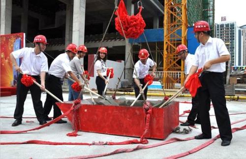 大老板今天農(nóng)村自建房，房屋封頂了，大喜特喜！