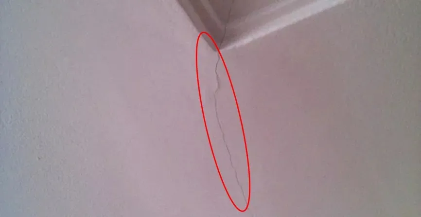 農(nóng)村建好的房子，吊頂開裂了？，施工注意幾點就不怕。