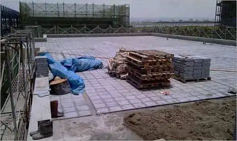 夏天來了，自建房的屋頂隔熱很重。